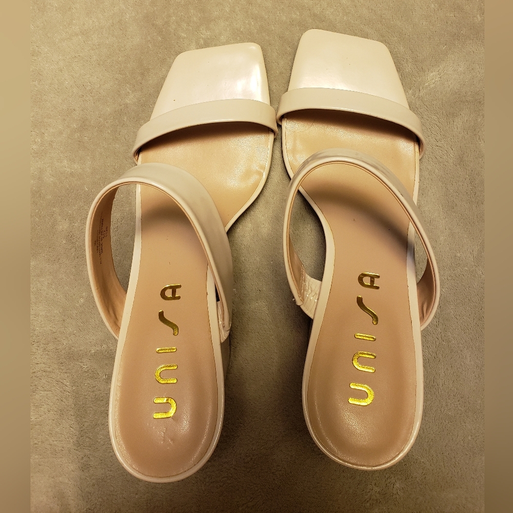 Womens Unisa, size 9, ivory patent leather dress sandals